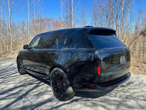 Santorini Black 2026 Land Rover Range Rover P400 SE 7 Seat