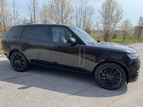 Santorini Black 2026 Land Rover Range Rover P400 SE 7 Seat