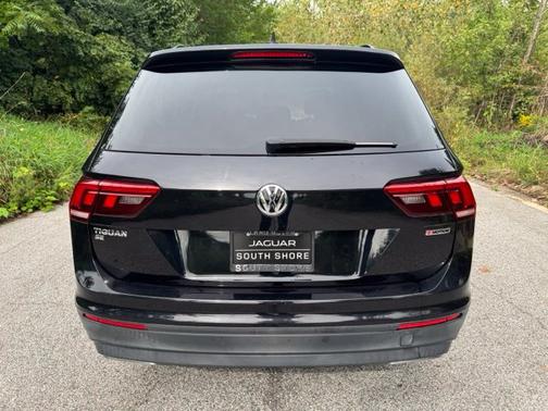 Deep Black 2019 Volkswagen Tiguan 2.0T SE