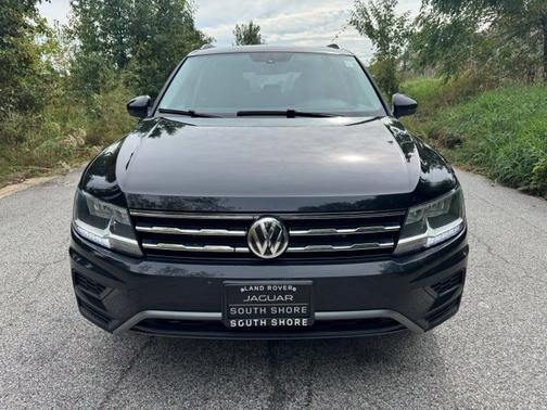 Deep Black 2019 Volkswagen Tiguan 2.0T SE