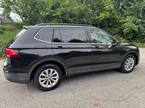 Deep Black 2019 Volkswagen Tiguan 2.0T SE