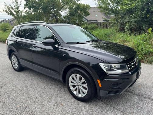 Deep Black 2019 Volkswagen Tiguan 2.0T SE
