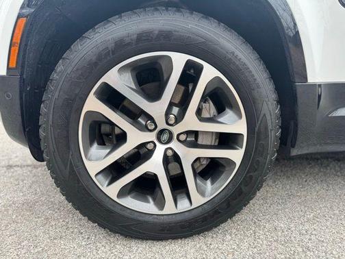 Fuji White 2024 Land Rover Defender 110 P400 X-Dynamic SE