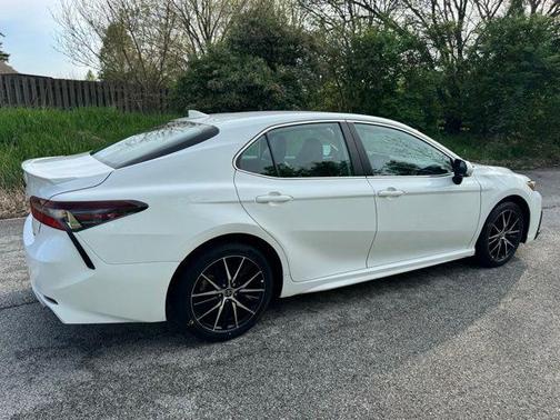 Ice Cap 2024 Toyota Camry SE