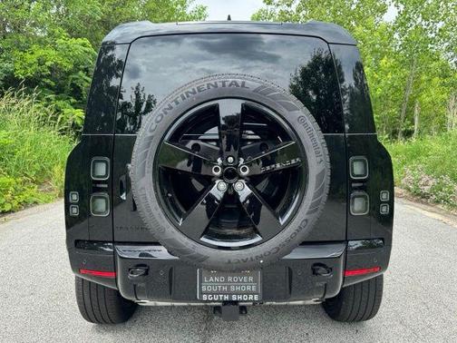 Santorini Black 2026 Land Rover Defender P400 X-Dynamic SE