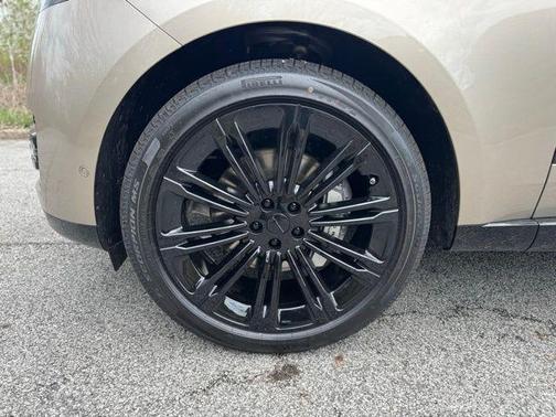 Gold 2026 Land Rover Range Rover P400 SE 7 Seat