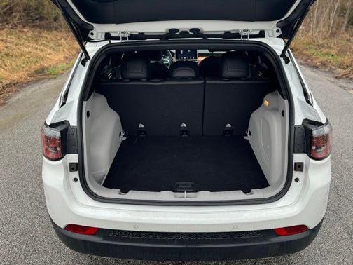 Bright White Clearcoat 2023 Jeep Compass Limited