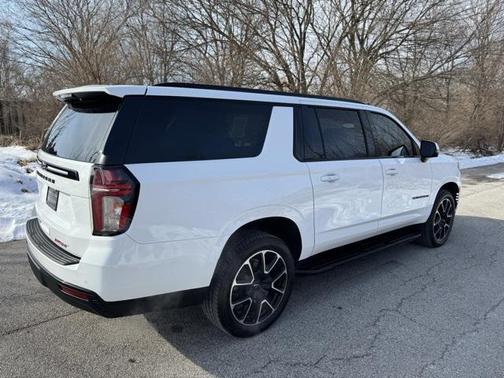 2023 Chevrolet Suburban RST