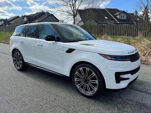 Fuji White 2026 Land Rover Range Rover Sport SE