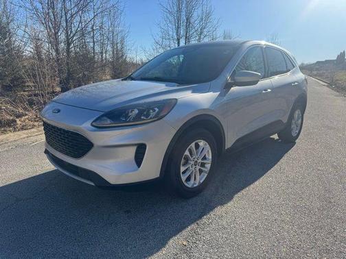 Ingot Silver Metallic 2020 Ford Escape SE
