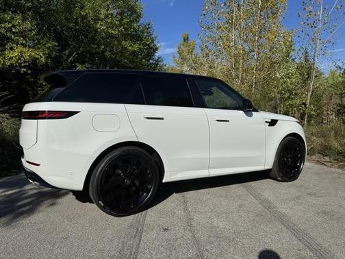 2025 Land Rover Range Rover Sport SE