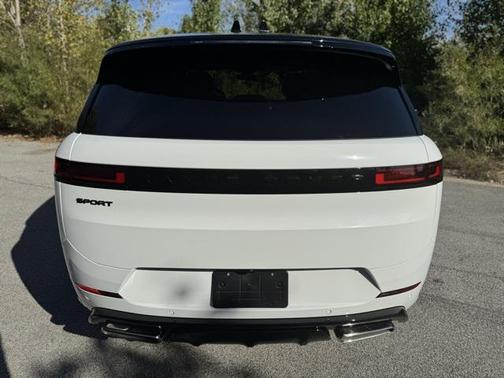 2025 Land Rover Range Rover Sport SE