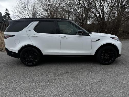 2023 Land Rover Discovery P300 S R-Dynamic
