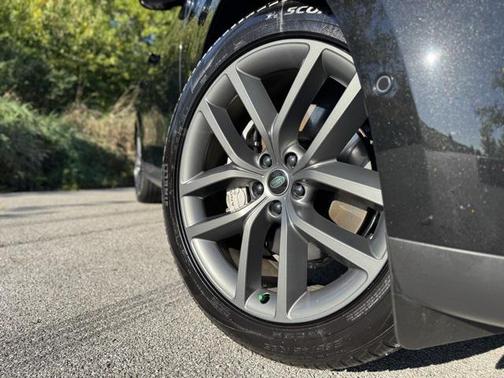 2025 Land Rover Range Rover Sport SE