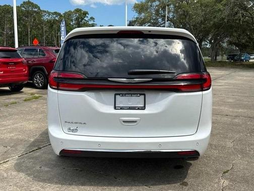 2024 Chrysler Pacifica Touring-L