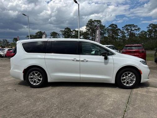 2024 Chrysler Pacifica Touring-L