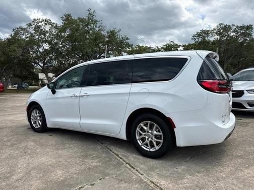 2024 Chrysler Pacifica Touring-L