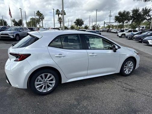 2025 Toyota Corolla Hatchback SE