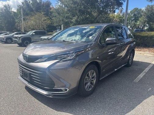 2023 Toyota Sienna XLE