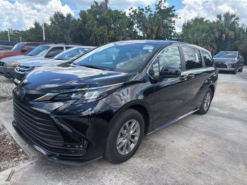 Midnight Black Metallic 2025 Toyota Sienna LE