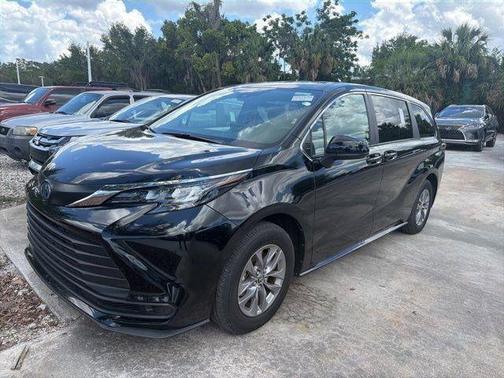Midnight Black Metallic 2025 Toyota Sienna LE