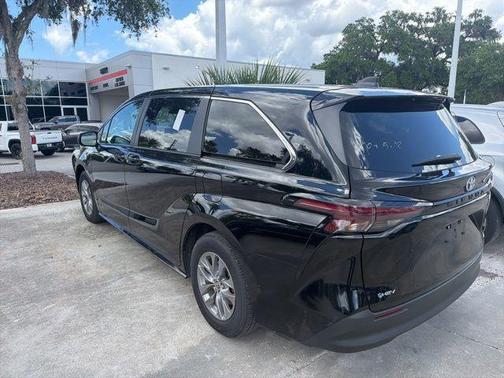 Midnight Black Metallic 2025 Toyota Sienna LE