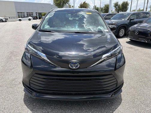 Midnight Black Metallic 2025 Toyota Sienna LE