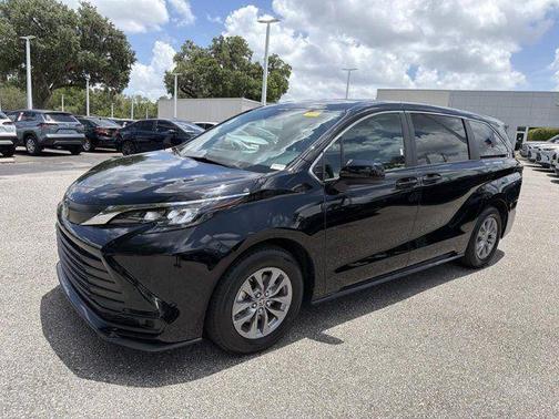 Midnight Black Metallic 2025 Toyota Sienna LE