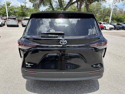 Midnight Black Metallic 2025 Toyota Sienna LE