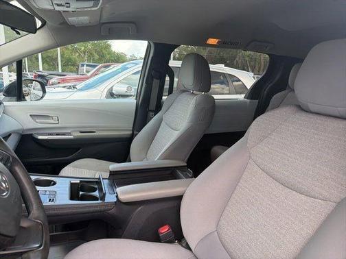 Midnight Black Metallic 2025 Toyota Sienna LE
