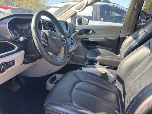 2024 Chrysler Pacifica Touring-L