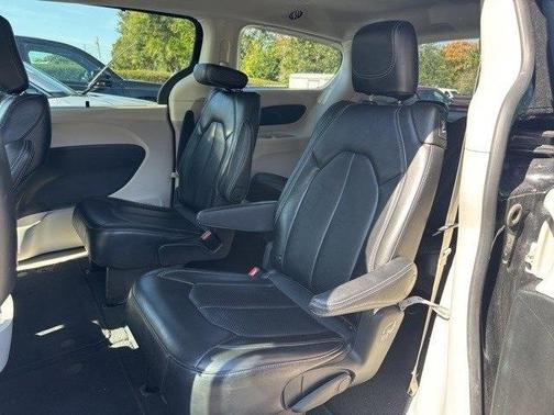 2024 Chrysler Pacifica Touring-L