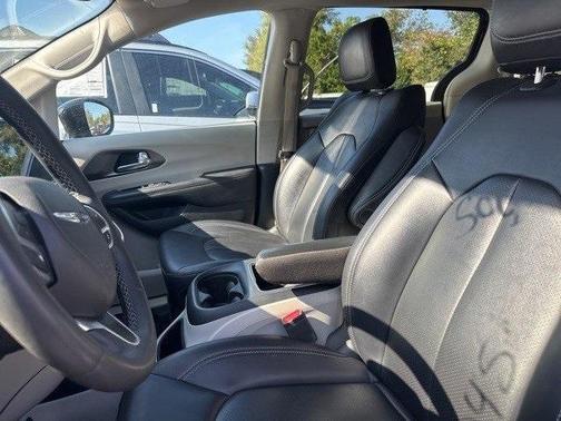 2024 Chrysler Pacifica Touring-L