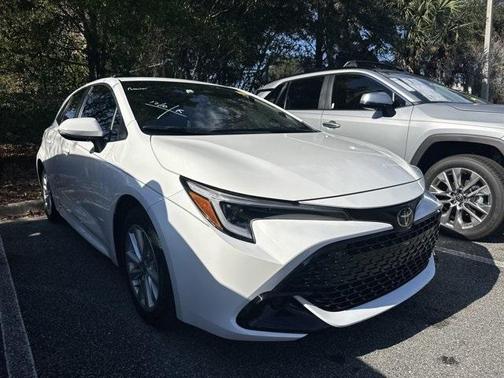 2025 Toyota Corolla Hatchback SE