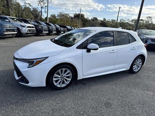 2025 Toyota Corolla Hatchback SE