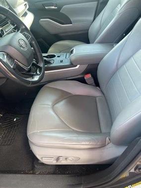 2020 Toyota Highlander Hybrid XLE