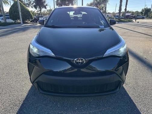 2022 Toyota C-HR XLE