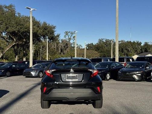 2022 Toyota C-HR XLE