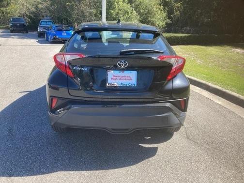 2022 Toyota C-HR XLE