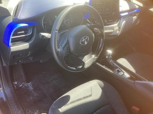 2022 Toyota C-HR XLE