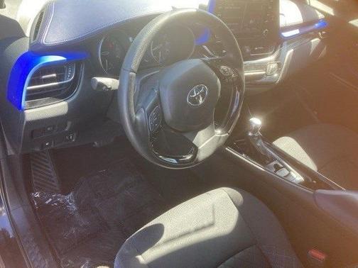 2022 Toyota C-HR XLE