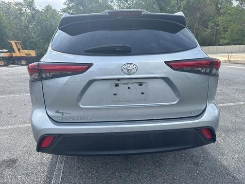 Celestial Silver Metallic 2023 Toyota Highlander LE