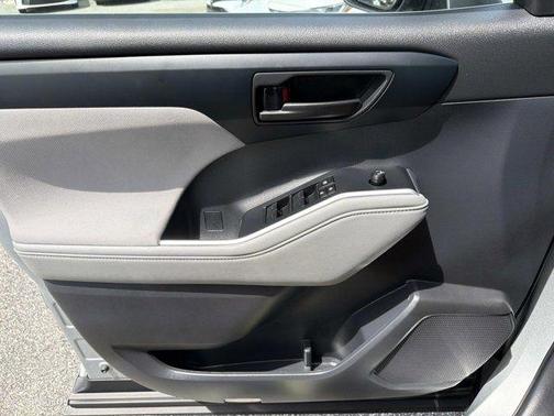 Celestial Silver Metallic 2023 Toyota Highlander LE