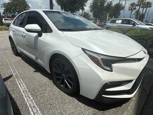 Pearl 2023 Toyota Corolla SE