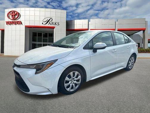 Pearl 2023 Toyota Corolla LE