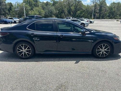 Midnight Black Metallic 2021 Toyota Camry SE