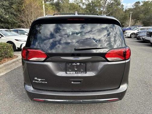 2020 Chrysler Pacifica Touring-L