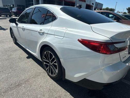 Pearl 2025 Toyota Camry XLE