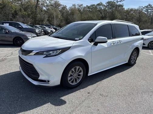 2022 Toyota Sienna XLE