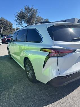 2022 Toyota Sienna XLE